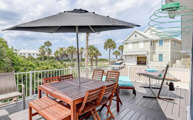 photo 5 of Atlantic Shores Getaway steps from Jax Beach Private House Pet Friendly Near to the Mayo Clinic - UNF - TPC Sawgrass - Convention Center - Shopping Malls - Under 3 Hours from DISNEY