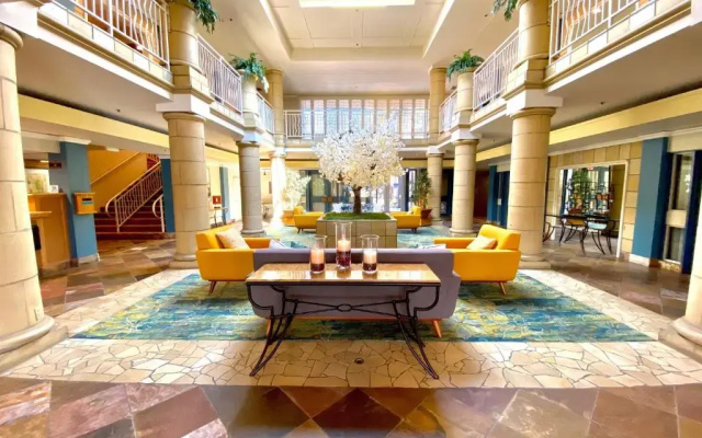 photo 2 of Atrium Hotel at Orange County Airport