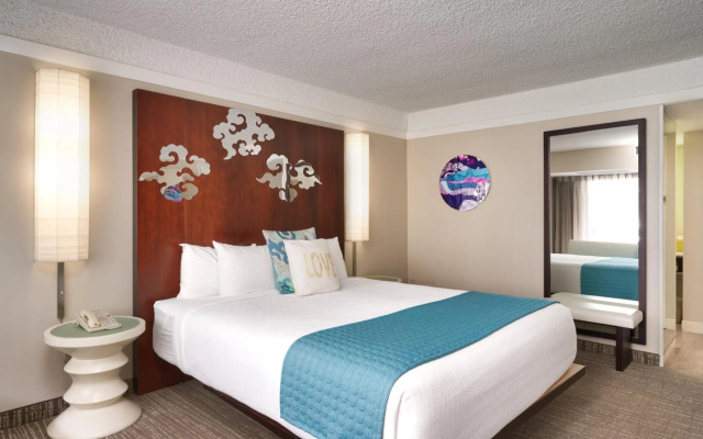photo 3 of Atrium Hotel at Orange County Airport