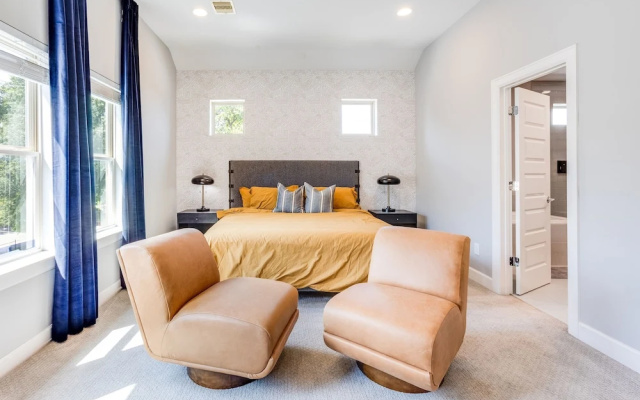 photo 4 of Attractive Midtown House 3br 3.5ba 3 Bedroom Home by RedAwning