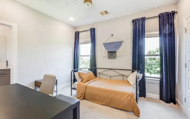 photo 5 of Attractive Midtown House 3br 3.5ba 3 Bedroom Home by RedAwning