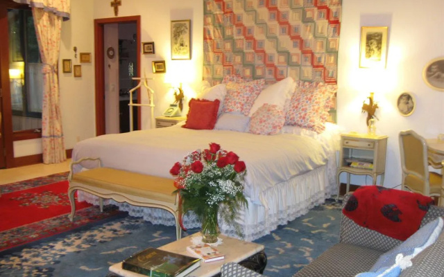 photo 2 of Auberge de Seattle; French Country Inn & French Cooking School