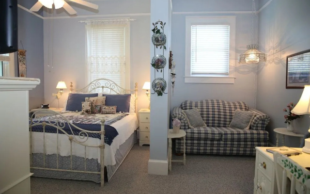 photo 4 of Aunt Adeline's Bed and Breakfast