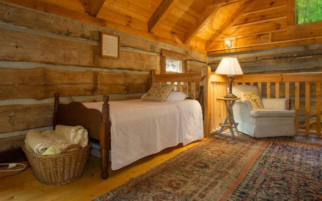 photo 2 of Aunt Babbie s Cabin in Pisgah Forest