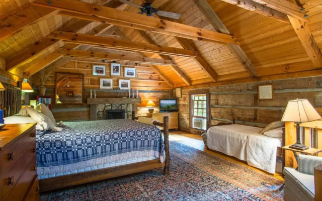 photo 3 of Aunt Babbie s Cabin in Pisgah Forest