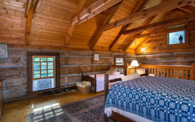 photo 4 of Aunt Babbie s Cabin in Pisgah Forest