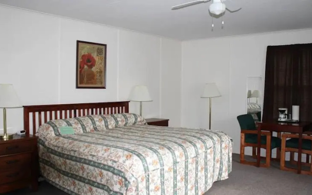 photo 3 of Aurora Inn And Motel