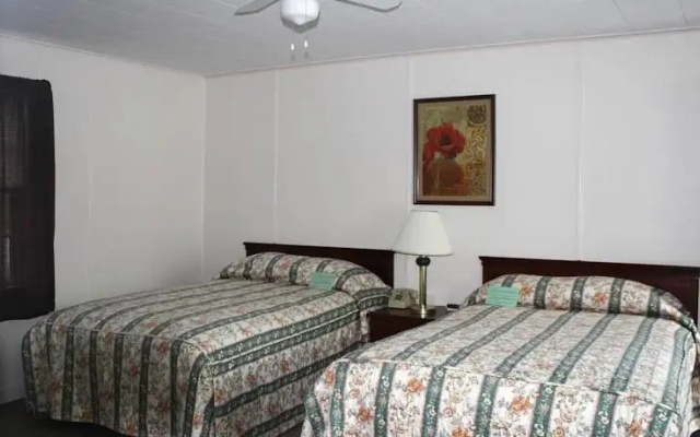 photo 4 of Aurora Inn And Motel