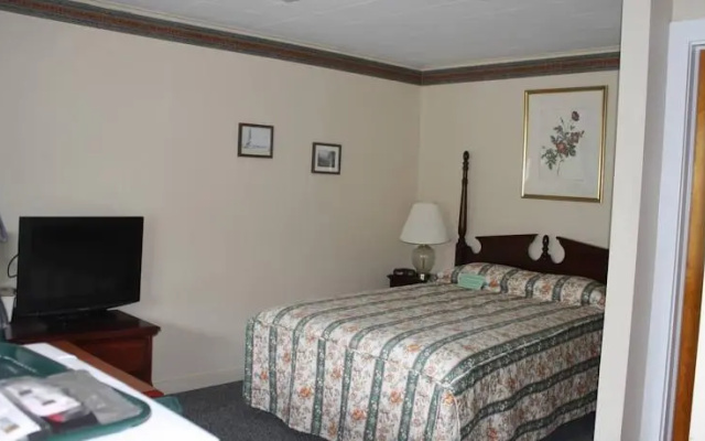 photo 5 of Aurora Inn And Motel