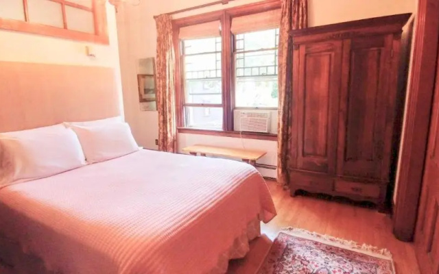 photo 4 of Austin House Inn