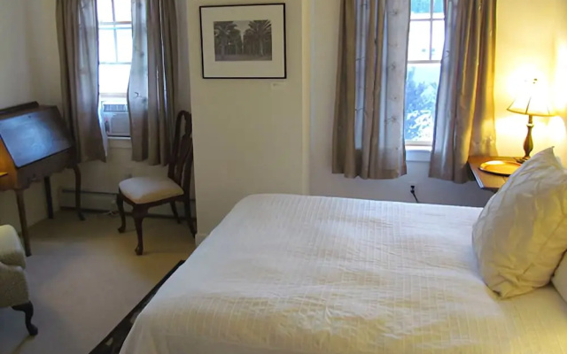 photo 3 of Austin Street Inn