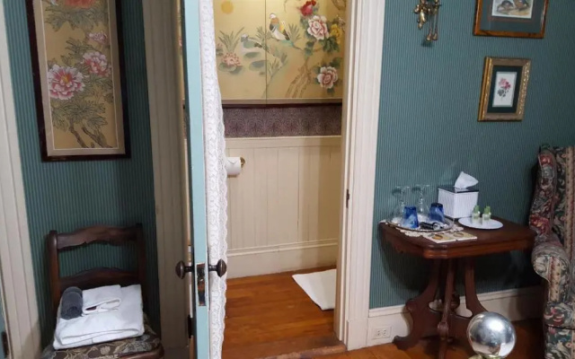 photo 3 of Holidae House Bed & Breakfast
