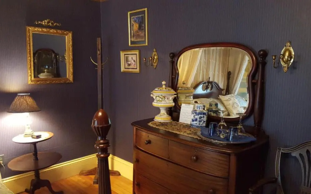 photo 5 of Holidae House Bed & Breakfast