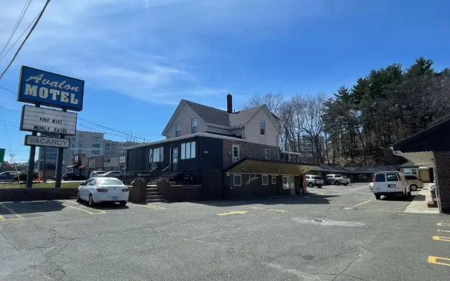photo 5 of Avalon Motel