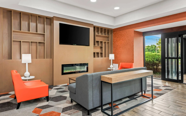 photo 3 of Comfort Inn Largo-Washington DC East