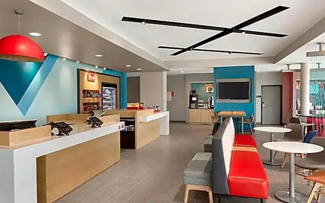 photo 2 of avid hotel Fayetteville West by IHG