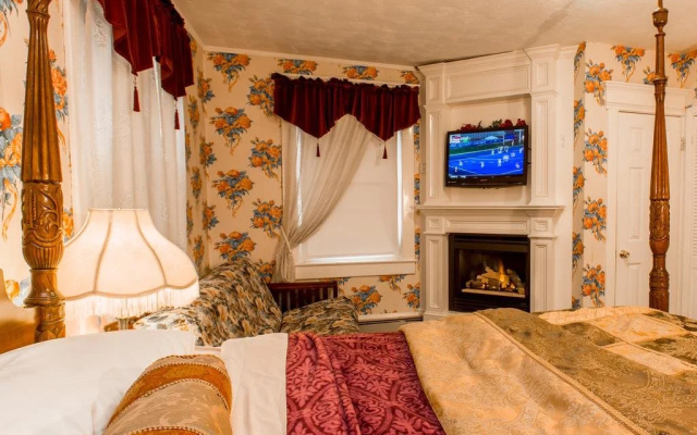 photo 2 of Avon Manor Inn B&B & Cottage