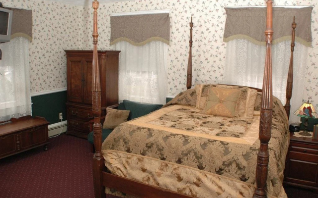 photo 5 of Avon Manor Inn B&B & Cottage