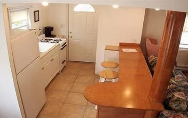 photo 3 of Avon Manor Cottage at 322