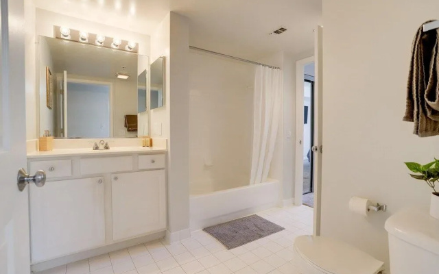 photo 4 of Awesome 1 Bedroom Condo at Ballston