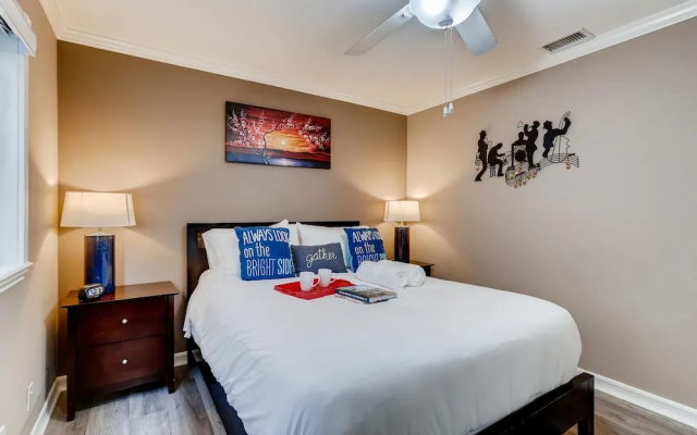 photo 2 of Awesome Family Friendly Beach Home - 1 Block To Ocean - 3BR/2BATH - Self Check In! (C1)