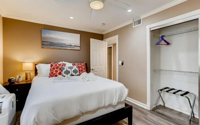 photo 5 of Awesome Family Friendly Beach Home - 1 Block To Ocean - 3BR/2BATH - Self Check In! (C1)