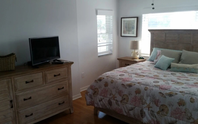 photo 4 of Awesome Florida Canal Home - Three Bedroom Home