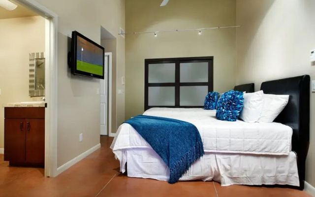 photo 2 of AZ Oasis! Heated Pool & Spa - Sport Court & Putting Greens Pool Table & Games!