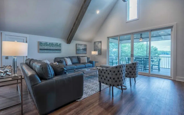 photo 3 of Azalea Retreat by Avantstay Sleeps 34 & Pool