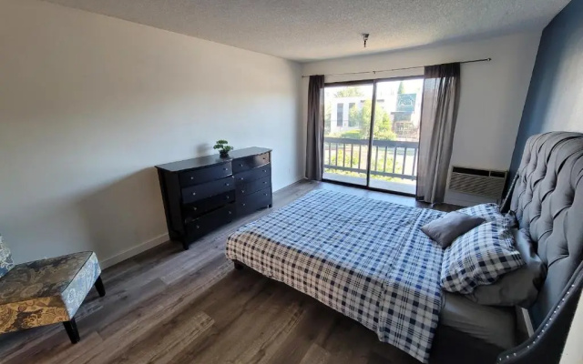 photo 2 of (B27) Cozy & Serene Private LA Studio