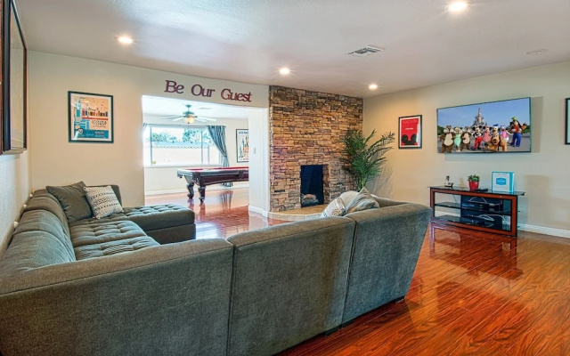 photo 2 of Babes in Toyland - 3 Br Home