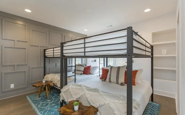 photo 5 of Bach Plex Sleep up to 48! Downtown Views & Tons of Outdoor Space!