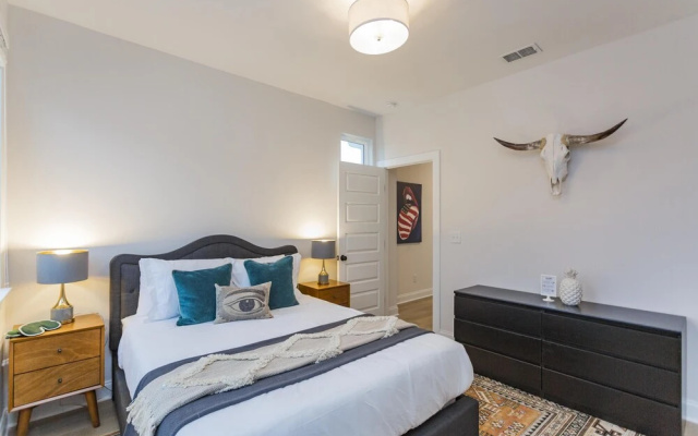 photo 2 of Bachelor/ette Buy 3 Nights get 4th Free Near Downtown Prn1