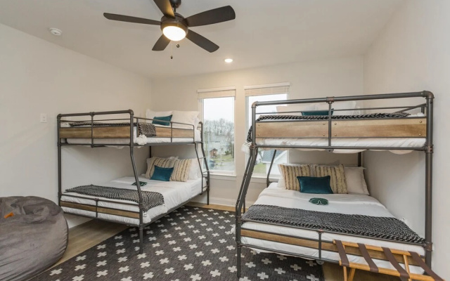 photo 3 of Bachelor/ette Buy 3 Nights get 4th Free Near Downtown Prn1