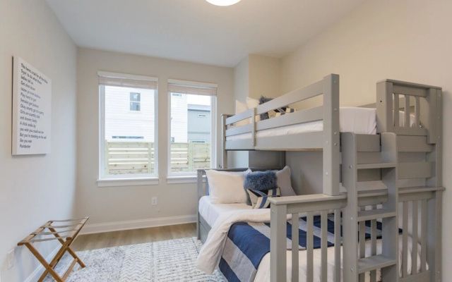 photo 2 of Bachelor/ette Buy 3 Nights get 4th Free Near Downtown--prn2