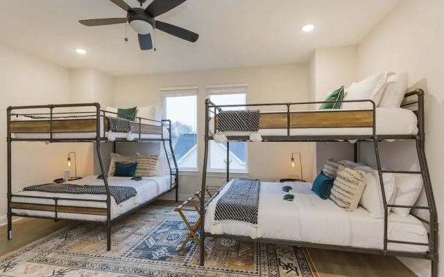 photo 3 of Bachelor/ette Buy 3 Nights get 4th Free Near Downtown--prn2