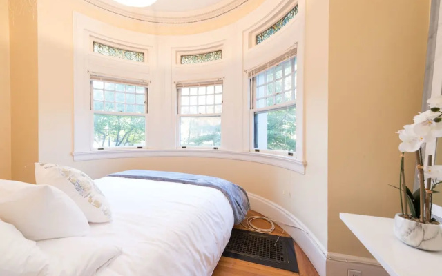 photo 2 of Pelicanstay in Boston Back Bay