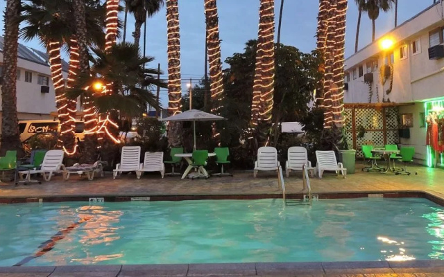 photo 4 of Los Angeles Backpackers Paradise Hostel