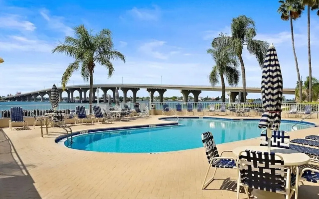 photo 2 of Bahia Vista 17-881 by Distinctive Beach Rentals