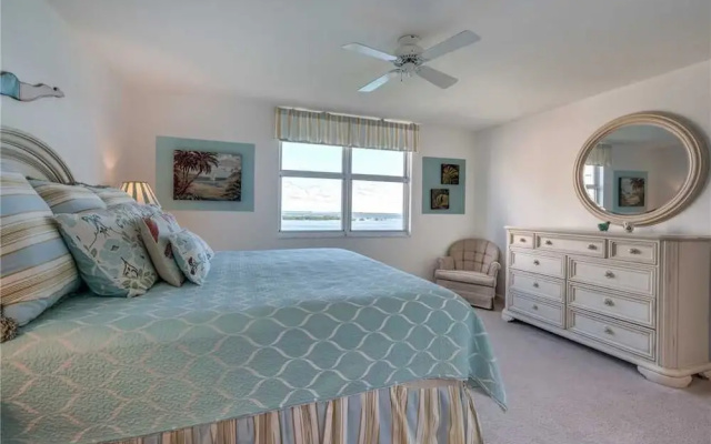 photo 3 of Bahia Vista 17881 - Two Bedroom Condo