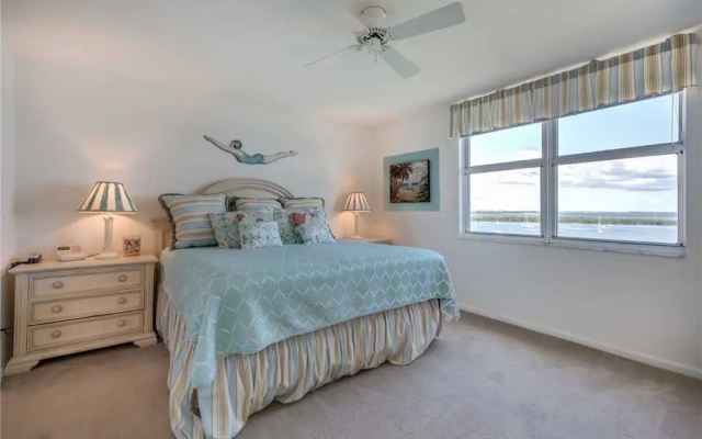photo 4 of Bahia Vista 17881 - Two Bedroom Condo