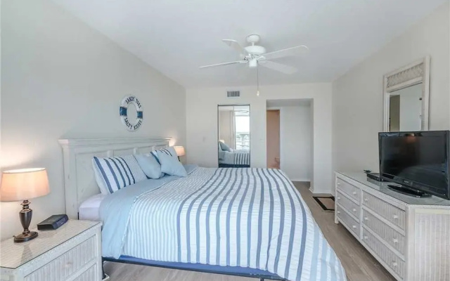 photo 4 of Bahia Vista 9518 - Two Bedroom Condo
