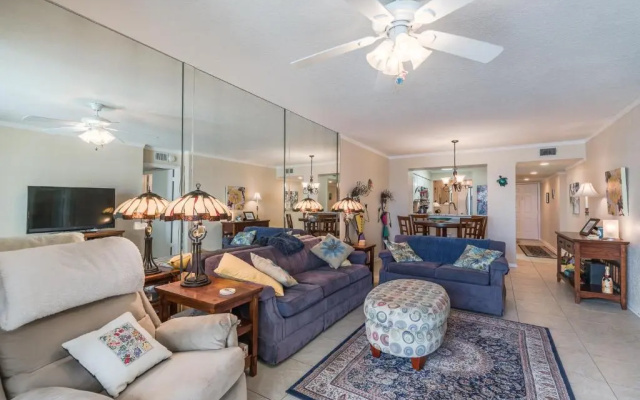 photo 2 of Bahia Vista 9-521 by Distinctive Beach Rentals