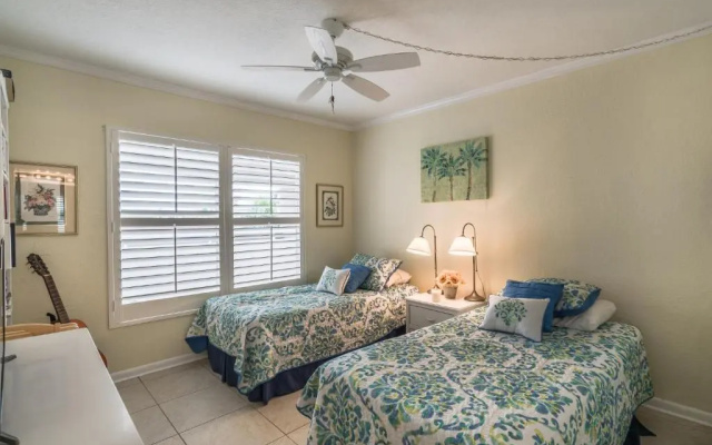 photo 5 of Bahia Vista 9-521 by Distinctive Beach Rentals