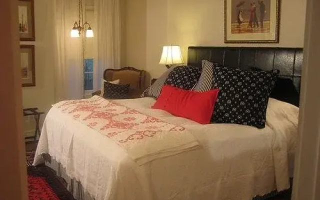 photo 5 of Baileys Uptown Inn