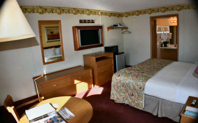 photo 2 of Baldknobbers Inn