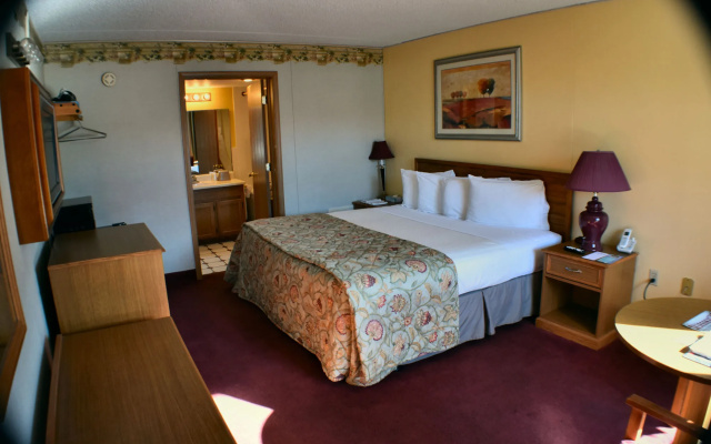 photo 4 of Baldknobbers Inn