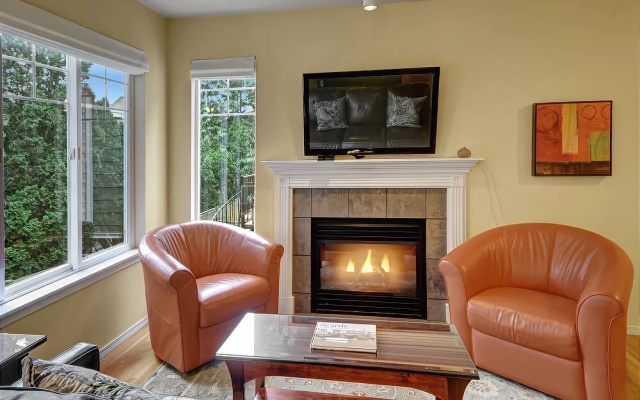 photo 2 of Ballard Northwesterner - Three Bedroom Townhome with Balcony