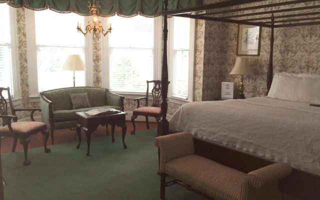 photo 2 of Barksdale House Inn