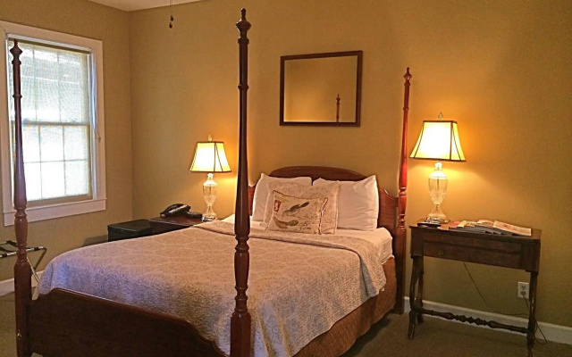 photo 4 of Barksdale House Inn